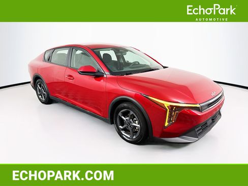 Used 2025 Kia K4 LXS image 1