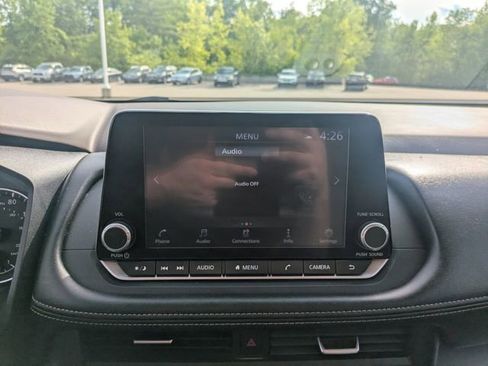 Used 2023 Nissan Rogue SV image 25