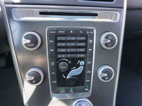 Used 2016 Volvo XC60 T5 Premier w/ Proximity Package image 11