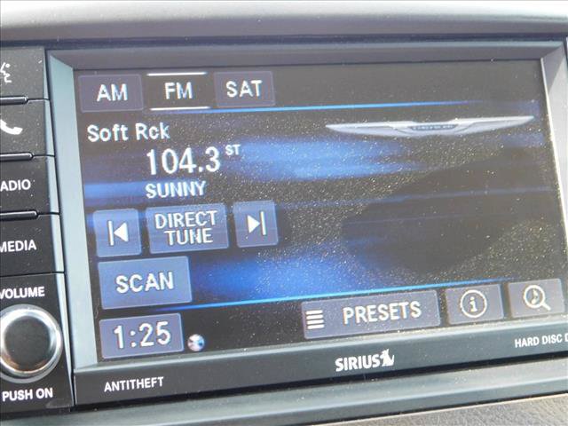 Used 2014 Chrysler Town & Country Touring FWD image 19