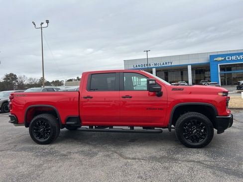 Used 2025 Chevrolet Silverado 2500 Custom w/ Custom Value Package image 2
