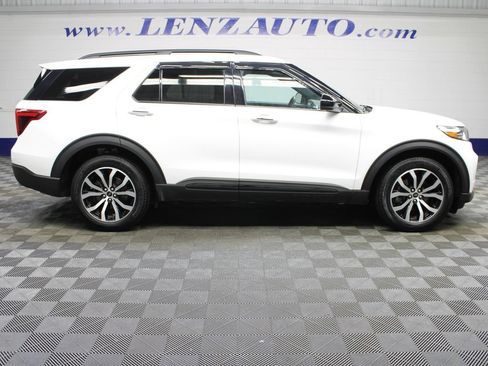 Used 2023 Ford Explorer ST-Line AWD/4WD image 2