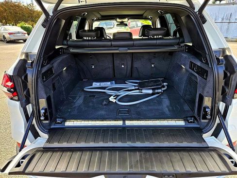 Used 2024 BMW X5 xDrive50e image 12