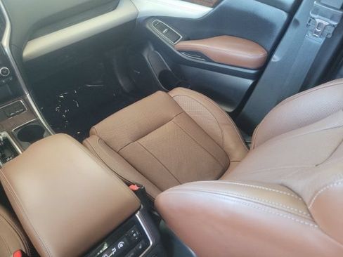 Used 2019 Subaru Ascent Touring AWD/4WD image 16