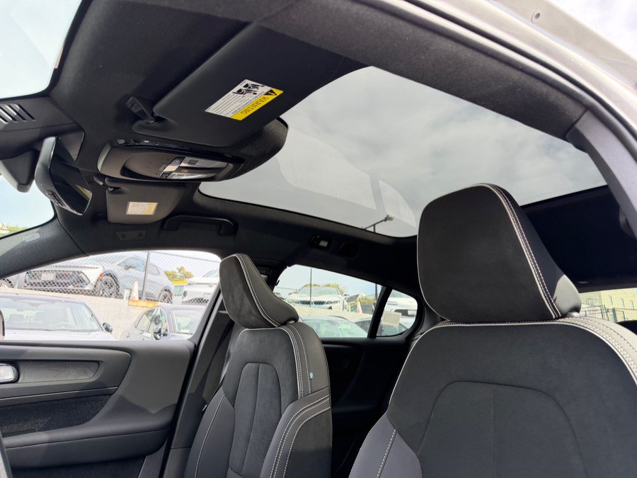 Used 2023 Volvo C40 P8 Recharge Plus w/ Protection Package Premier AWD/4WD image 16