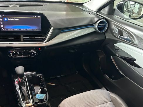 Used 2025 Chevrolet Trax LT w/ Driver Confidence Package FWD image 11