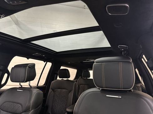 Used 2024 Jeep Grand Wagoneer Series III image 7