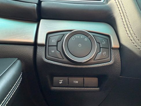 Used 2016 Ford Explorer Platinum image 19