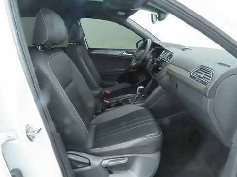 Used 2022 Volkswagen Tiguan SE R-Line image 20