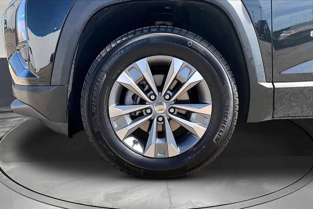 Used 2025 Chevrolet Equinox LT AWD/4WD image 35