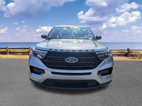 Used 2024 Ford Explorer XLT RWD image 11