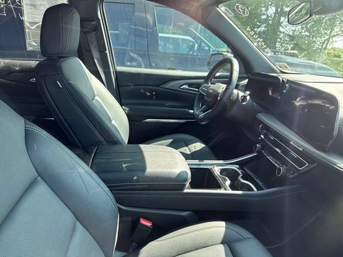 Used 2025 Chevrolet Traverse LT AWD/4WD image 4