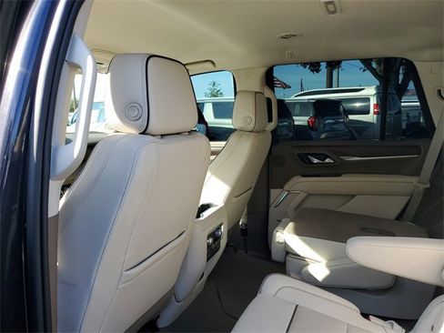 Used 2024 GMC Yukon Denali image 9