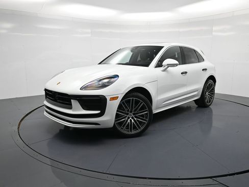 Certified 2026 Porsche Macan AWD/4WD image 28