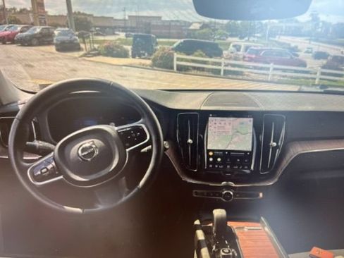 Used 2024 Volvo XC60 B5 Plus w/ Climate Package AWD/4WD image 4