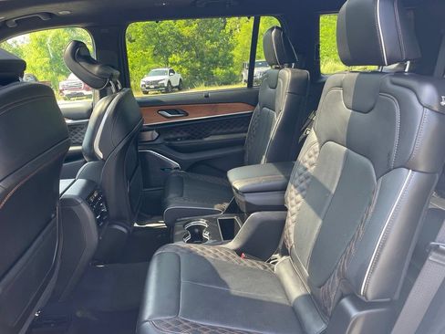 Used 2023 Jeep Grand Cherokee L Summit AWD/4WD image 11