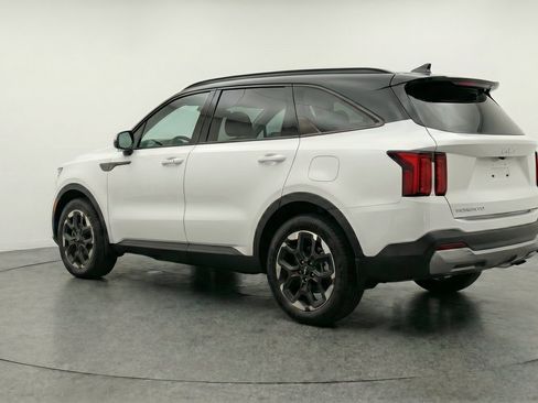 Used 2024 Kia Sorento S AWD/4WD image 6