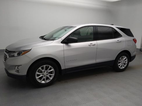 Used 2019 Chevrolet Equinox LS w/ LS Convenience Package image 2