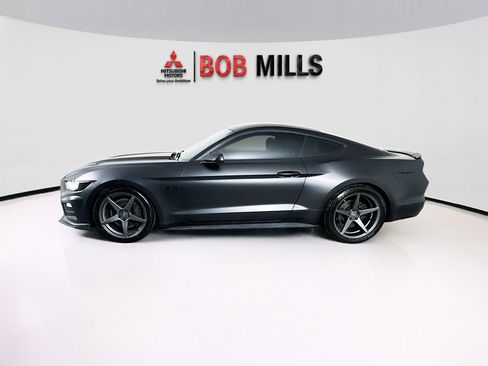 Used 2017 Ford Mustang GT RWD image 4