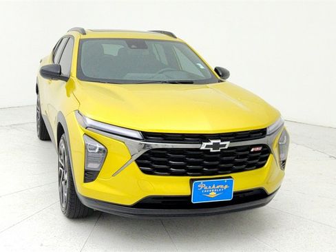 Certified 2024 Chevrolet Trax RS w/ Sunroof Package image 9