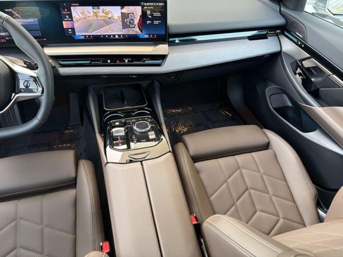 Used 2026 BMW 530i w/ Premium Package RWD image 16