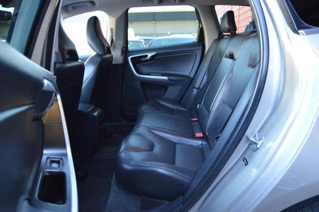Used 2015 Volvo XC60 T5 Premier w/ Proximity Package FWD image 12