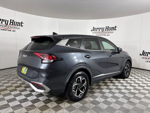 Used 2023 Kia Sportage LX FWD image 4