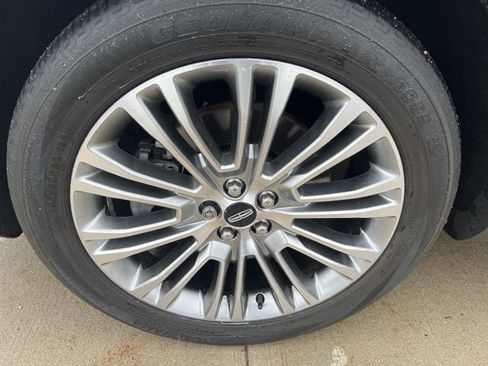 Used 2017 Lincoln MKX Reserve w/ Lincoln MKX Climate Package AWD/4WD image 9