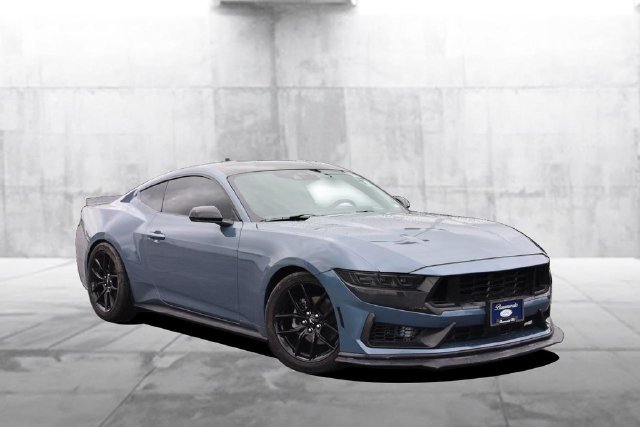 Used 2025 Ford Mustang Coupe RWD image 2