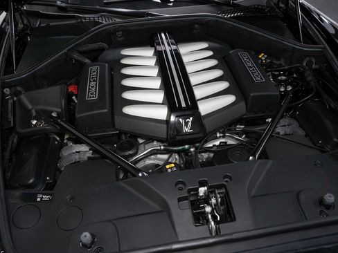 Used 2019 Rolls-Royce Dawn RWD image 48