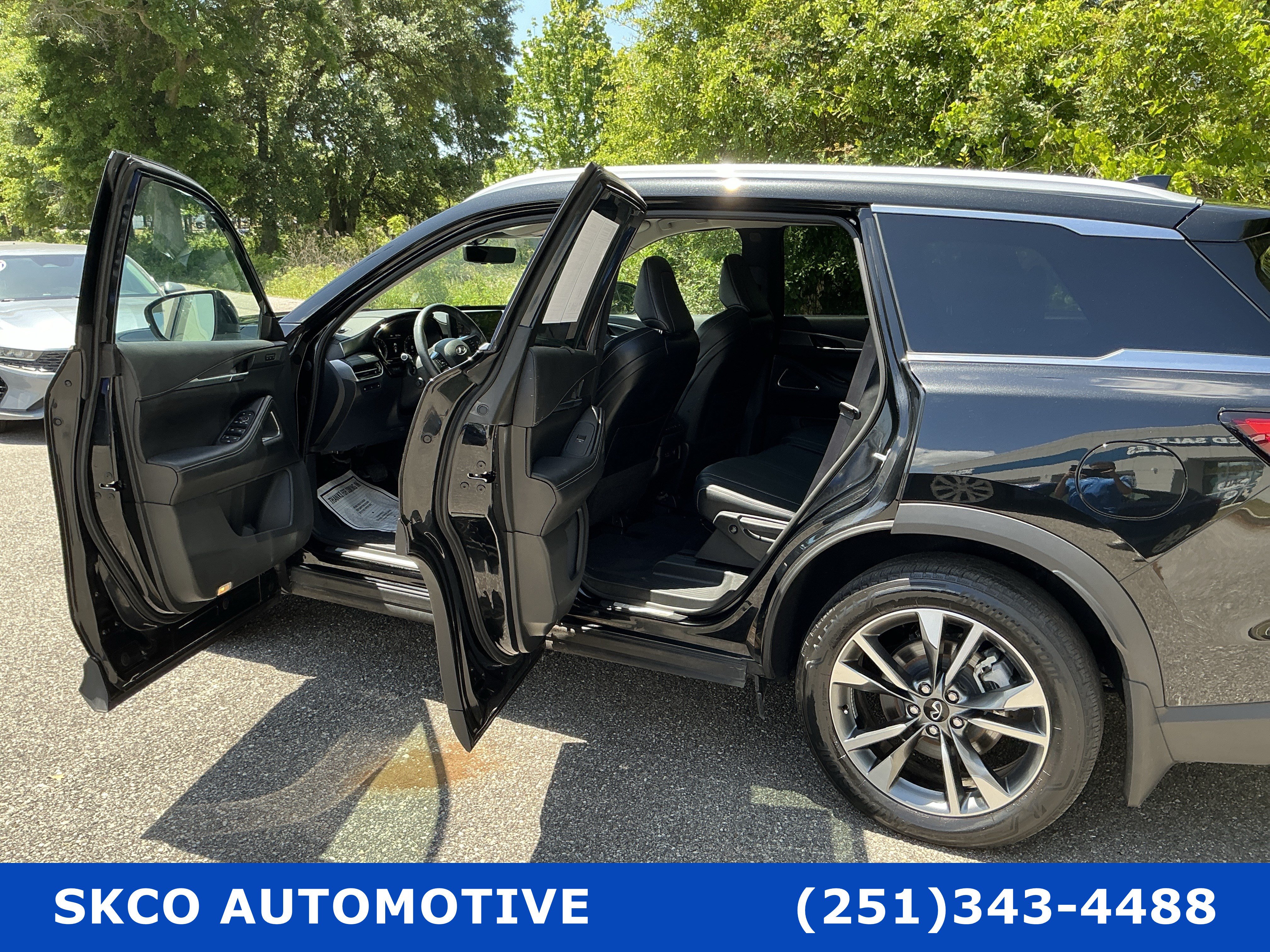 Used 2023 INFINITI QX60 Luxe w/ Vision Package FWD image 28