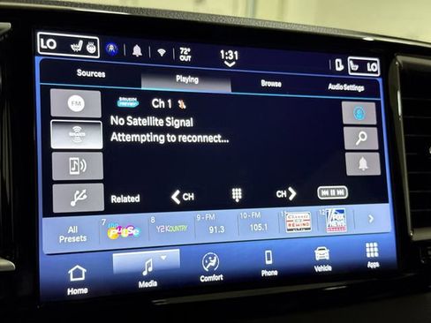 Used 2025 Chrysler Pacifica Select FWD image 14