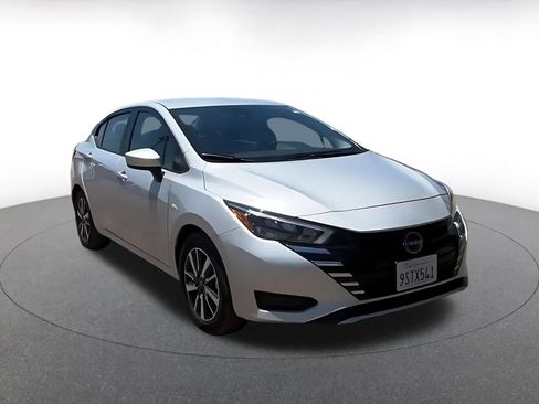 Used 2025 Nissan Versa SV FWD image 3