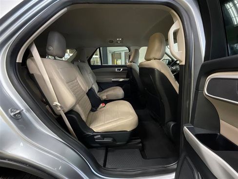 Used 2020 Ford Explorer XLT w/ Class III Trailer Tow Package AWD/4WD image 24