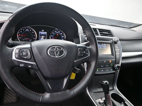 Used 2015 Toyota Camry SE FWD image 21