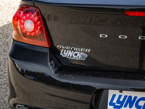 Used 2011 Dodge Avenger Lux FWD image 12