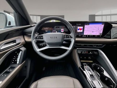 Used 2025 Audi Q5 Premium w/ Convenience Package AWD/4WD image 8