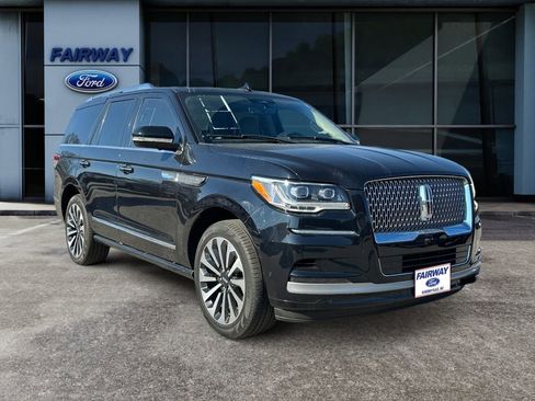 Used 2023 Lincoln Navigator Reserve image 2