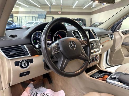 Used 2016 Mercedes-Benz GL 450 GL450 4MATIC w/ Premium I Package image 22