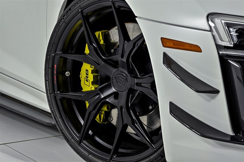 Used 2018 Audi R8 V10 RWD image 4