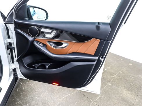 Used 2022 Mercedes-Benz GLC 300 image 24