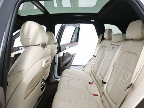 Used 2019 BMW X5 xDrive40i w/ Convenience Package image 16