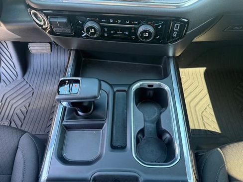 Used 2024 Chevrolet Silverado 1500 LT Trail Boss w/ Convenience Package II AWD/4WD image 15