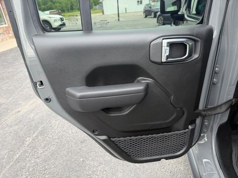 Used 2023 Jeep Wrangler Unlimited w/ Cold Weather Group AWD/4WD image 18