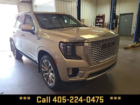 Used 2021 GMC Yukon Denali w/ Denali Premium Package AWD/4WD image 17