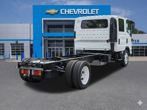 New 2025 Chevrolet Low Cab Forward image 7