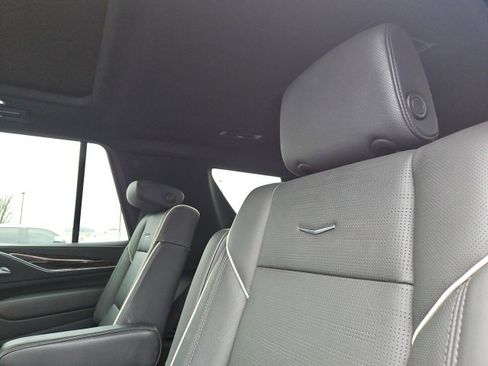 Used 2021 Cadillac Escalade Premium Luxury image 11