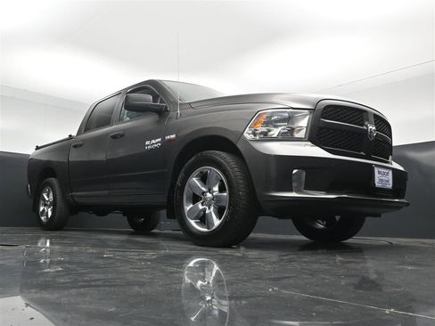 Used 2018 RAM 1500 Express w/ Express Value Package AWD/4WD image 29