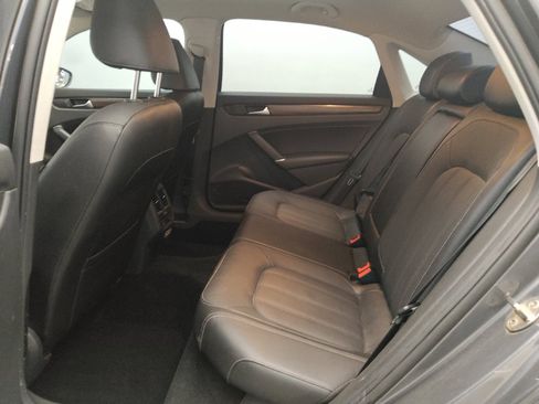 Used 2022 Volkswagen Passat 2.0T FWD image 18