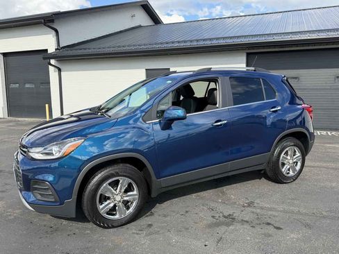 Used 2019 Chevrolet Trax LT w/ LT Convenience Package AWD/4WD image 2
